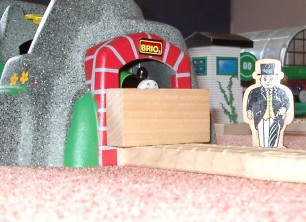 Sie mauerten Henry im Tunnel ein